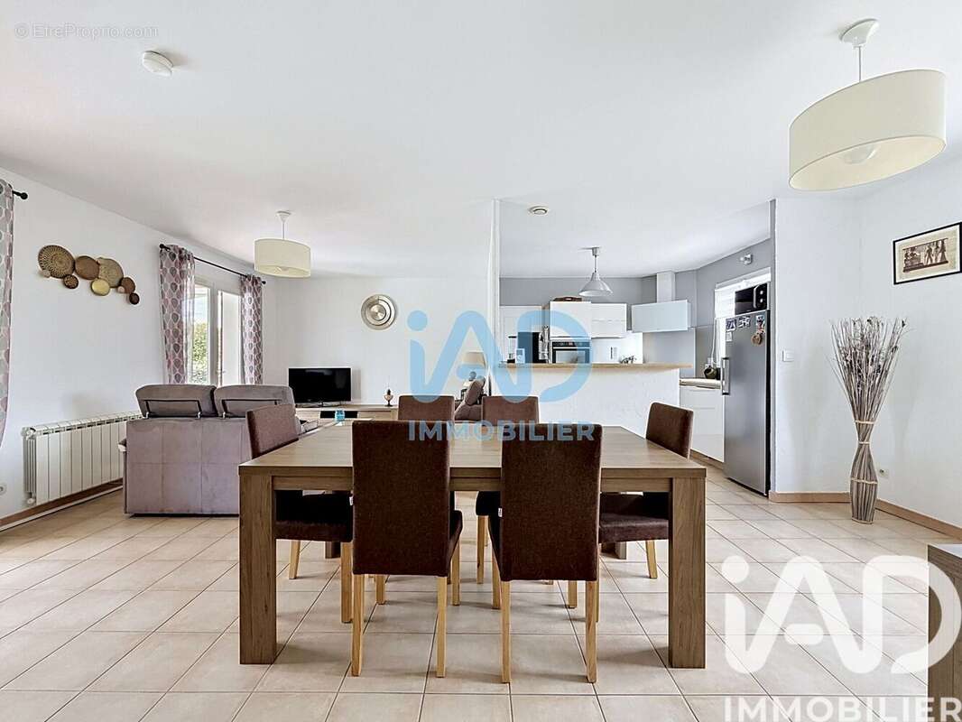 Maison 86 m² à Saint-Victor-De-Malcap  - photo 8