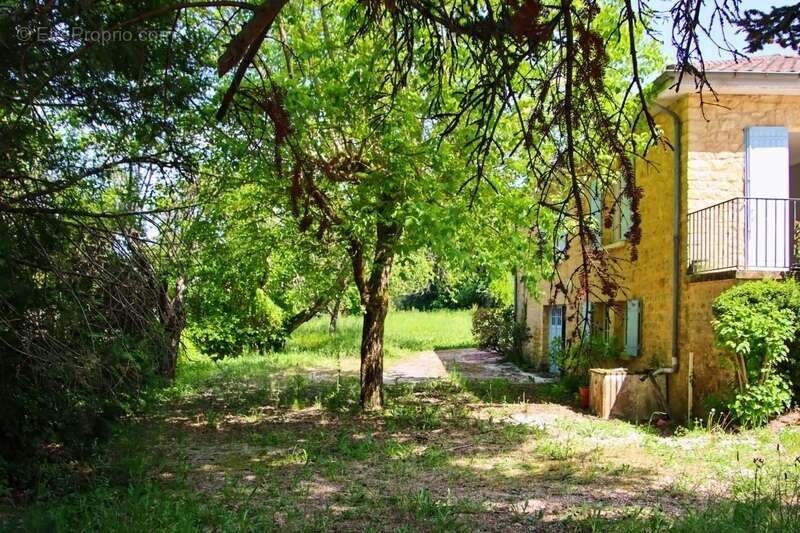 Maison à vendre 4 pièces SIORAC EN PERIGORD, sous-sol de 100m² exploitable  jardin 1933m² - photo 2