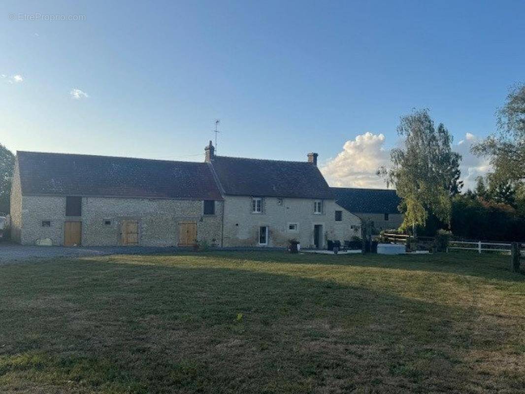 Maison à SAINT-GERMAIN-DE-CLAIREFEUILLE