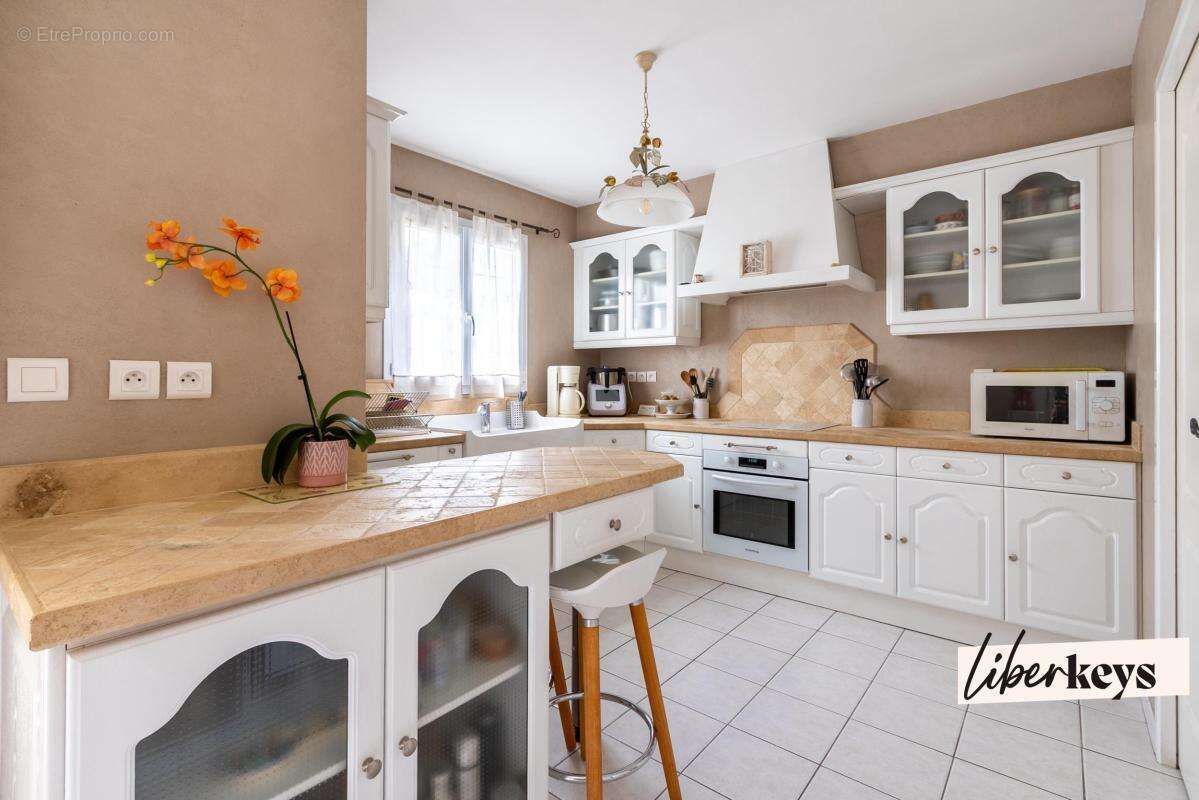 Maison familiale 108 m² – Jardin, piscine, garage et 3 stationnements – Toulon Sainte-Musse  - photo 10