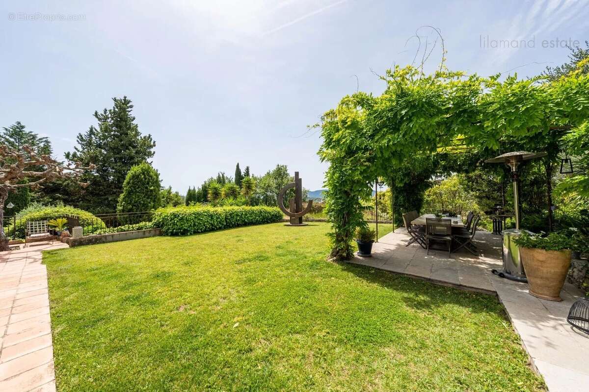 Maison à MOUANS-SARTOUX