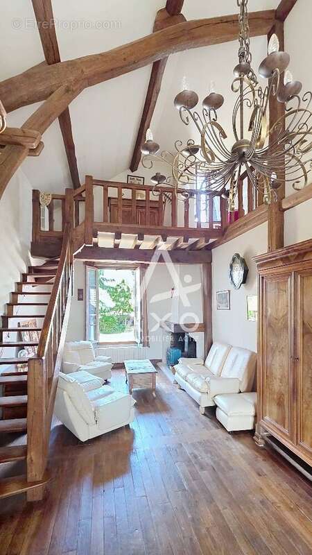 A Vendre à AMILLY  Maison de charme avec séjour cathédrale et dépendance de plus de 70 m² - photo 5