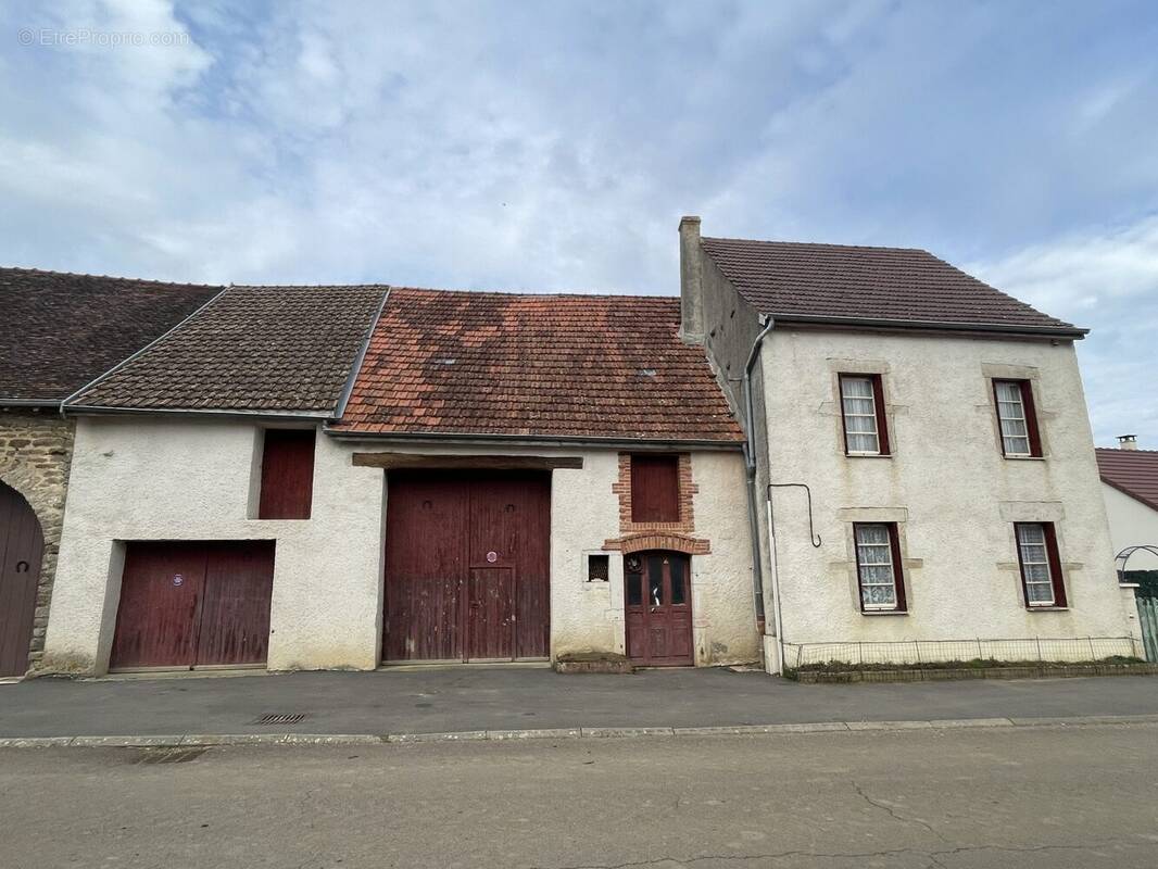 Maison à VIC-DES-PRES