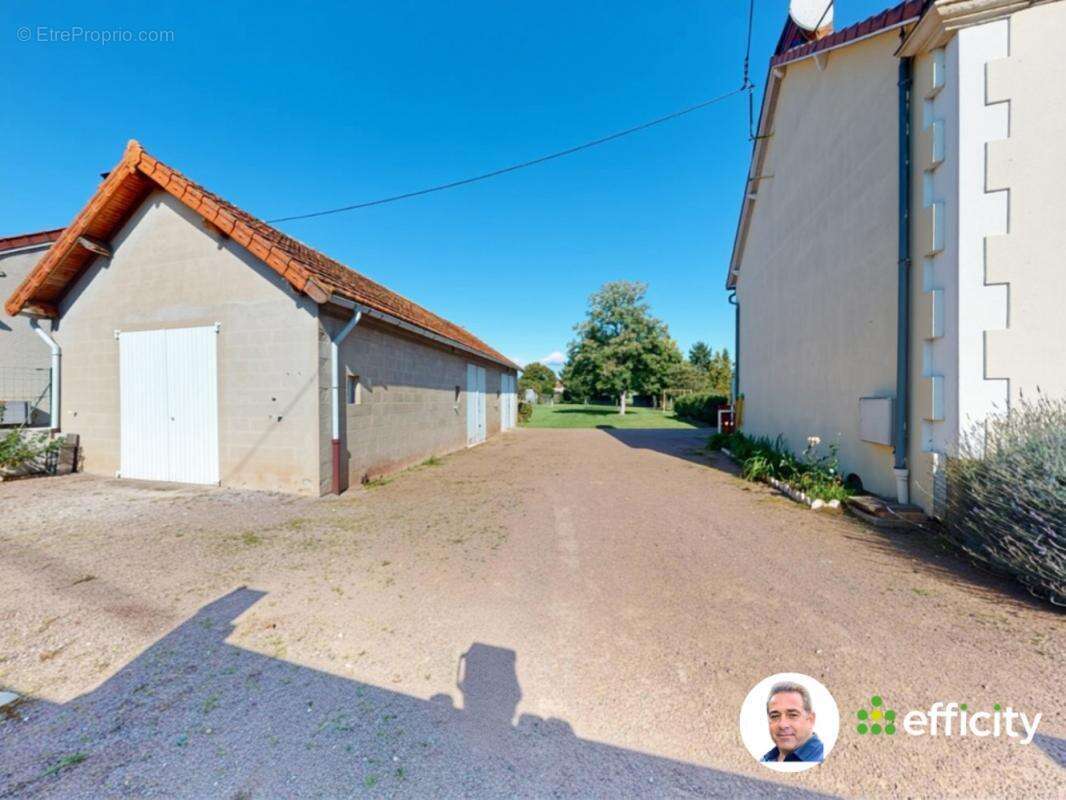 Maison à VALLON-EN-SULLY