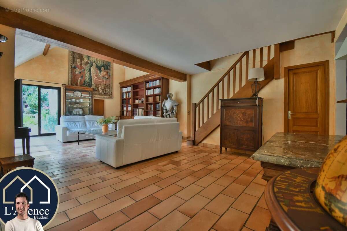 Maison à MONDONVILLE-SAINT-JEAN