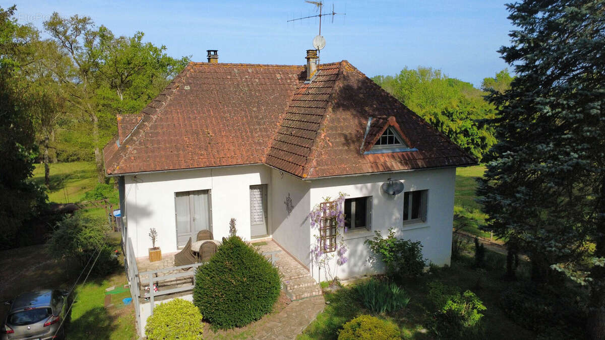 Maison Pressac 7 pièce(s) 156 m2 - photo 7