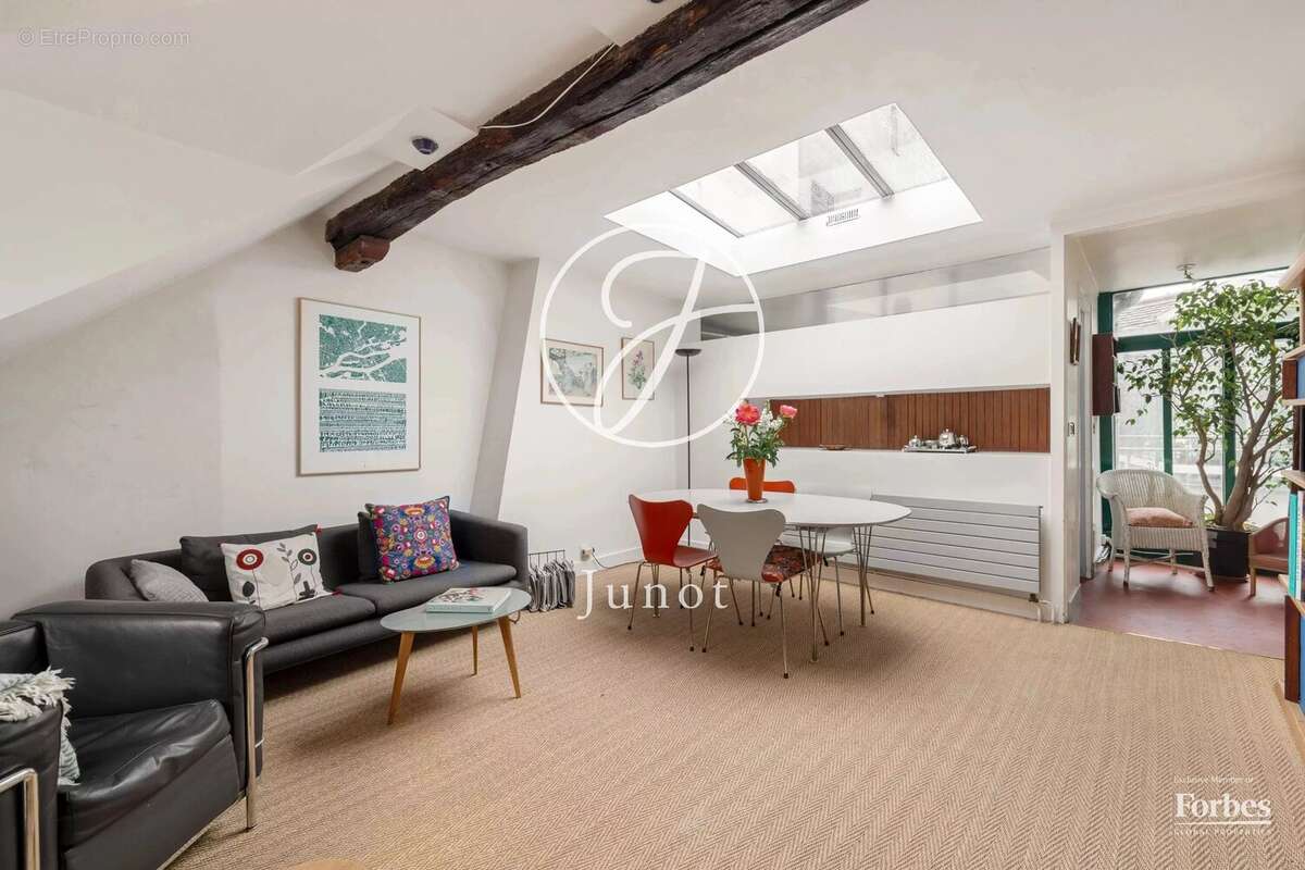 Paris 18e - HAUT MONTMARTRE / PLACE JEAN BAPTISTE CLÉMENT  - Appartement  à vendre - 4 pièces - 90,84m² Carrez - 107,84m² au sol - photo 26