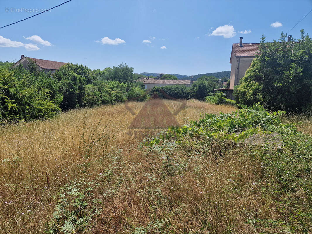 Terrain à SAINT-PAUL-LE-JEUNE