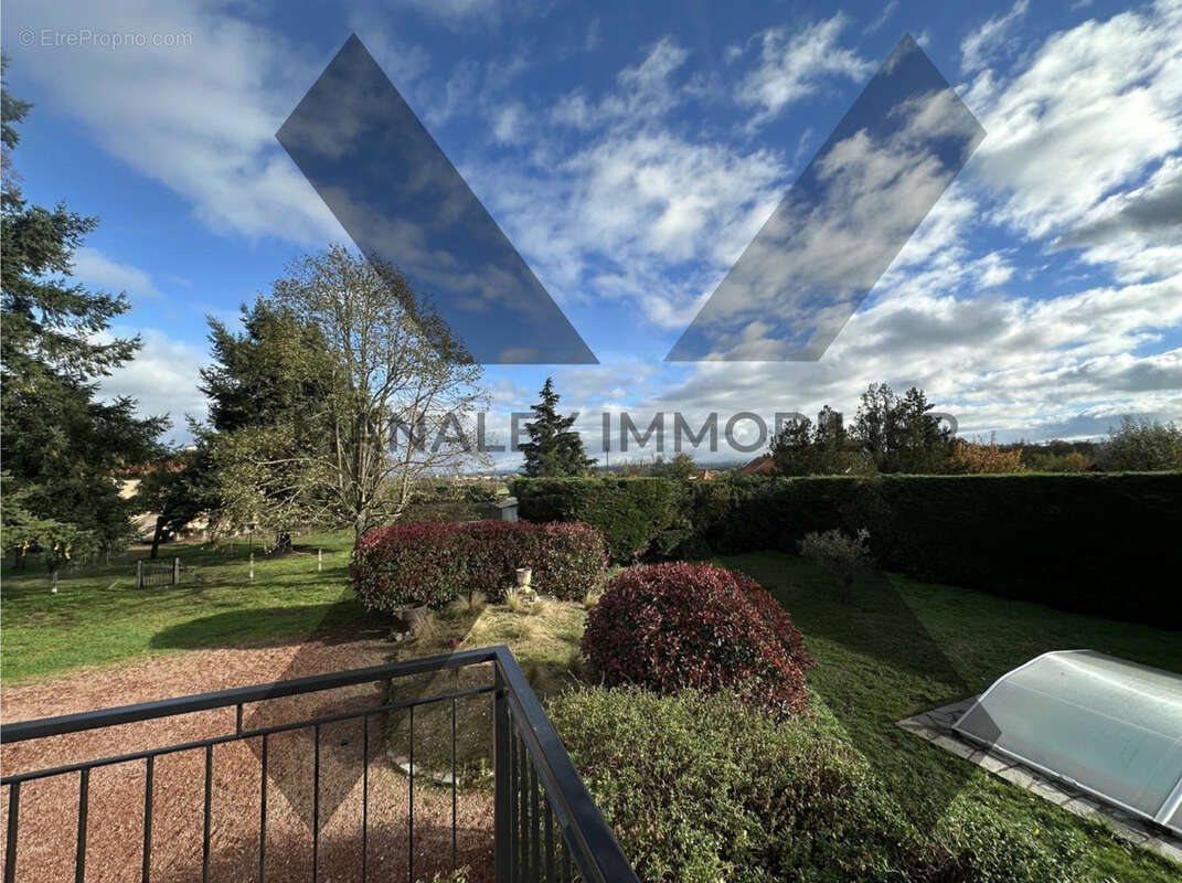 Maison à COMMELLE-VERNAY