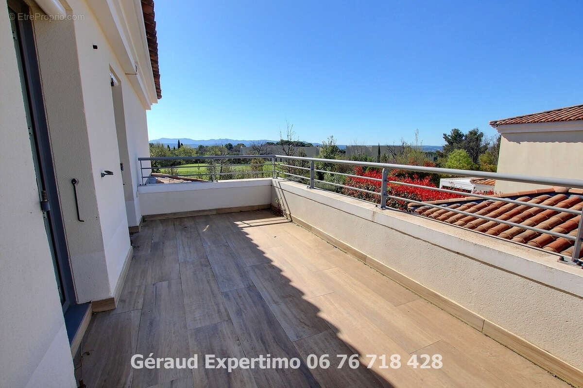 Superbe villa 5 pièces avec vue imprenable sur le golf  10mn du centre  Aix-en-Provence - piscine - photo 22