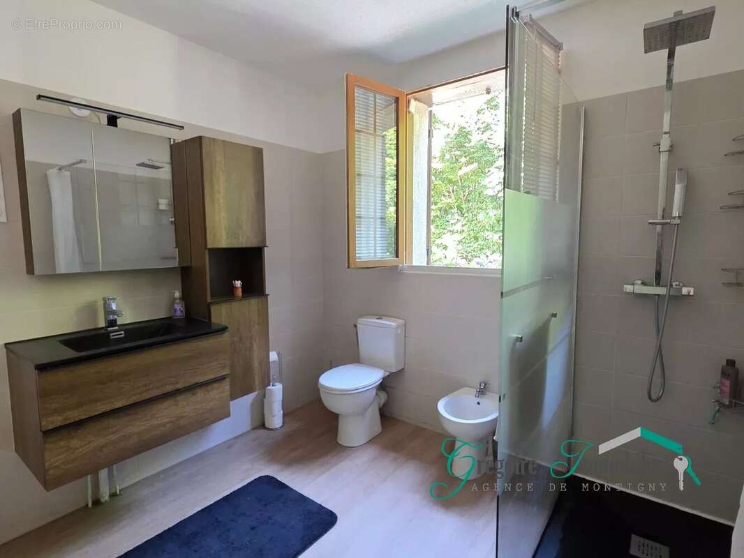 Maison à MONTCOURT-FROMONVILLE