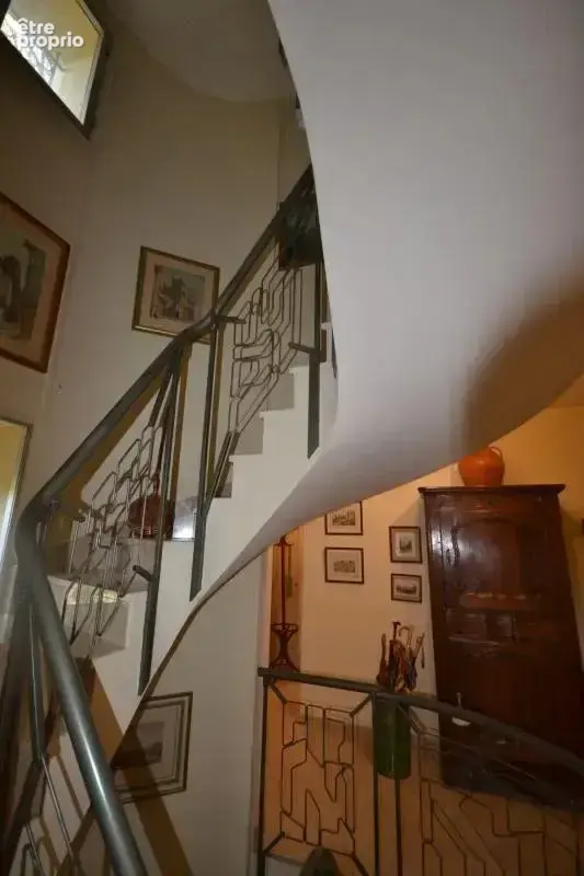 Maison de type villa ancienne en RDC +2 sur parcelles de 4830m2 - photo 12