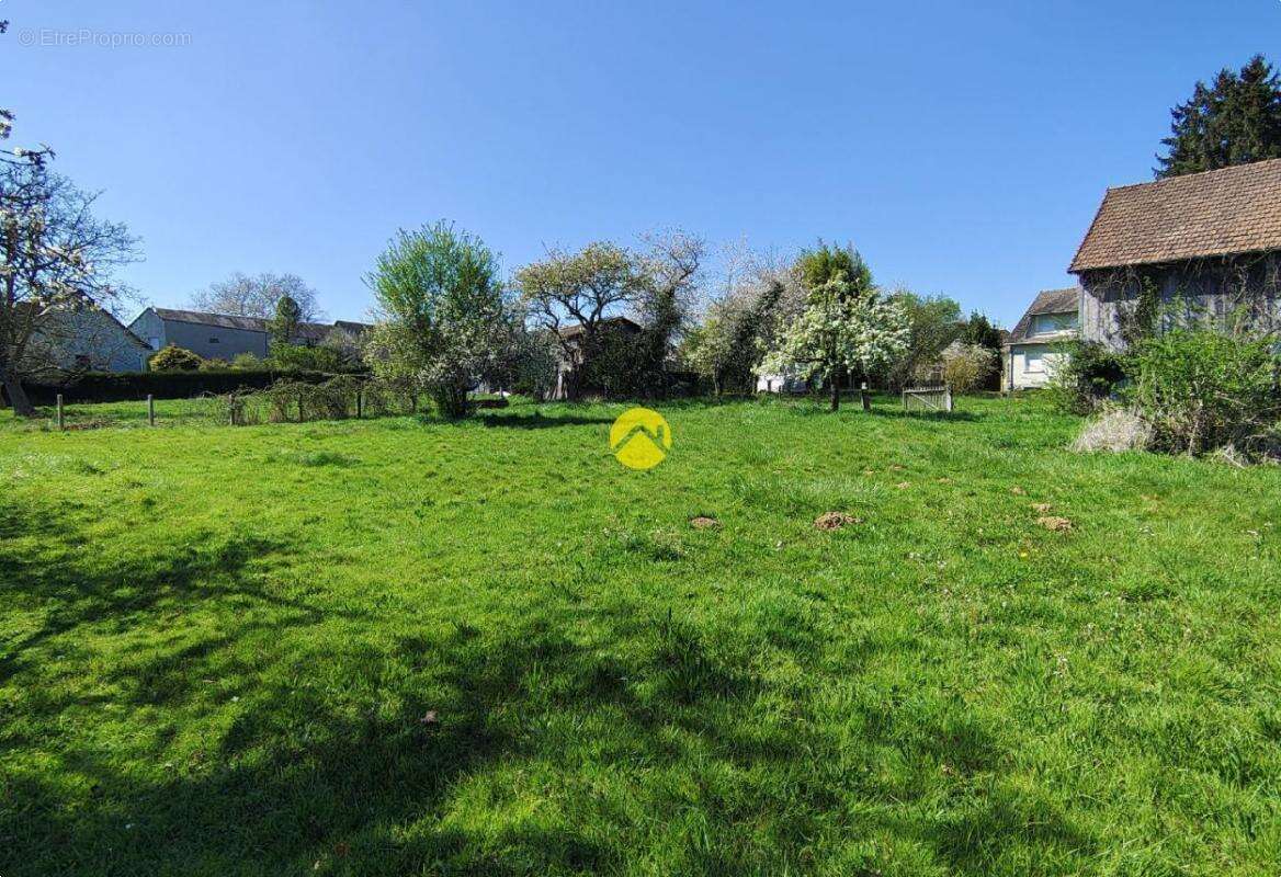 Maison à SAINT-DENIS-DE-JOUHET