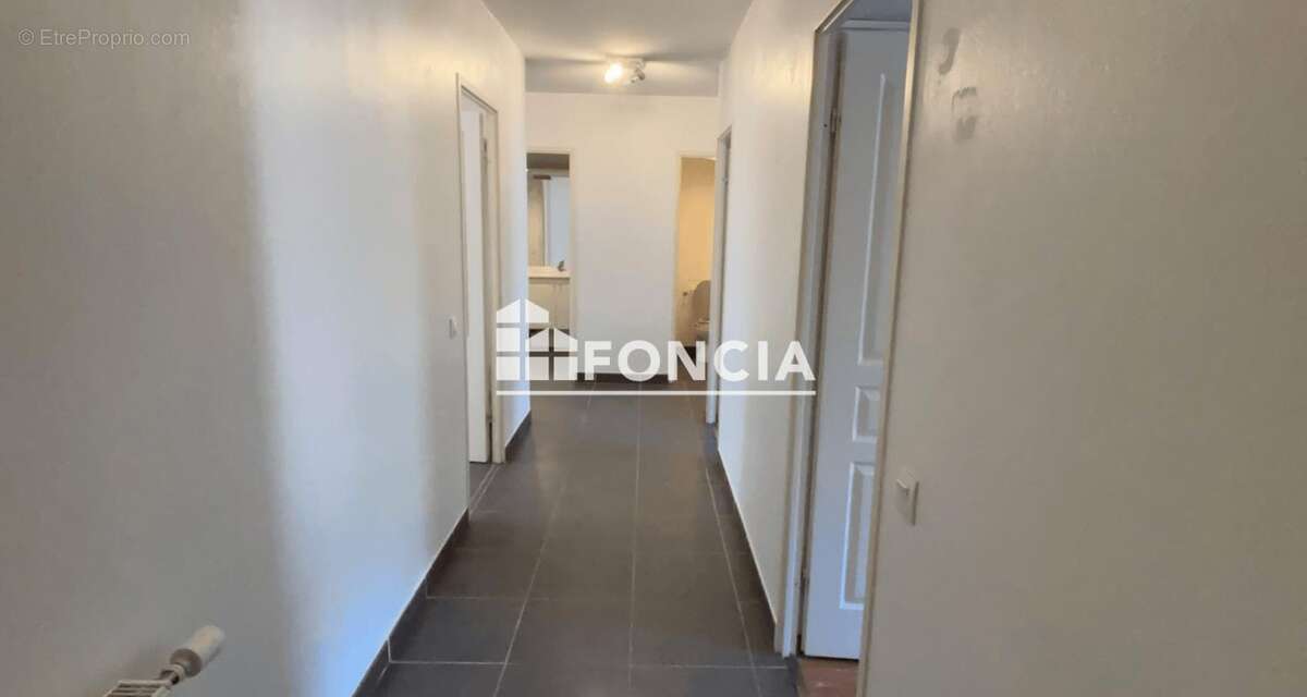 À vendre ,Spacieux T4 dans résidence recherchée avec vue exceptionnelle sur Belledonne - photo 12
