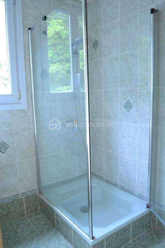 À vendre : Maison élevée sur sous-sol dans un quartier calme et recherché - photo 24