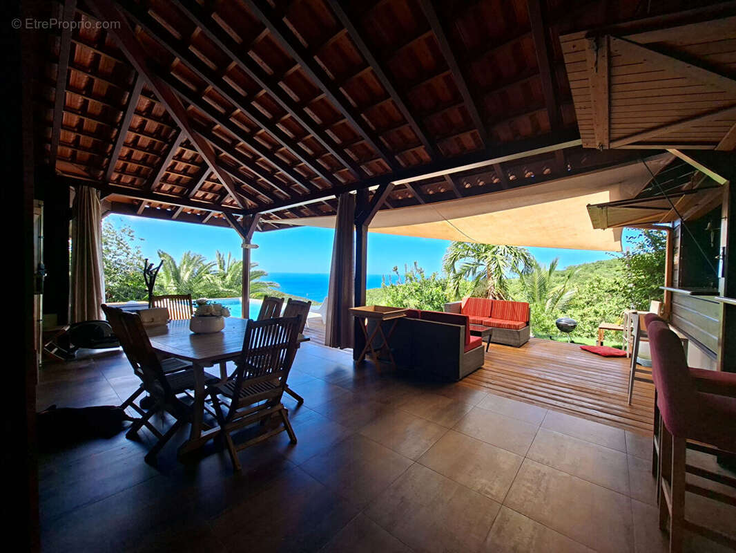 A vendre - villa t4  atypique - 150 m2 - vue mer - piscine - case-pilote - photo 9