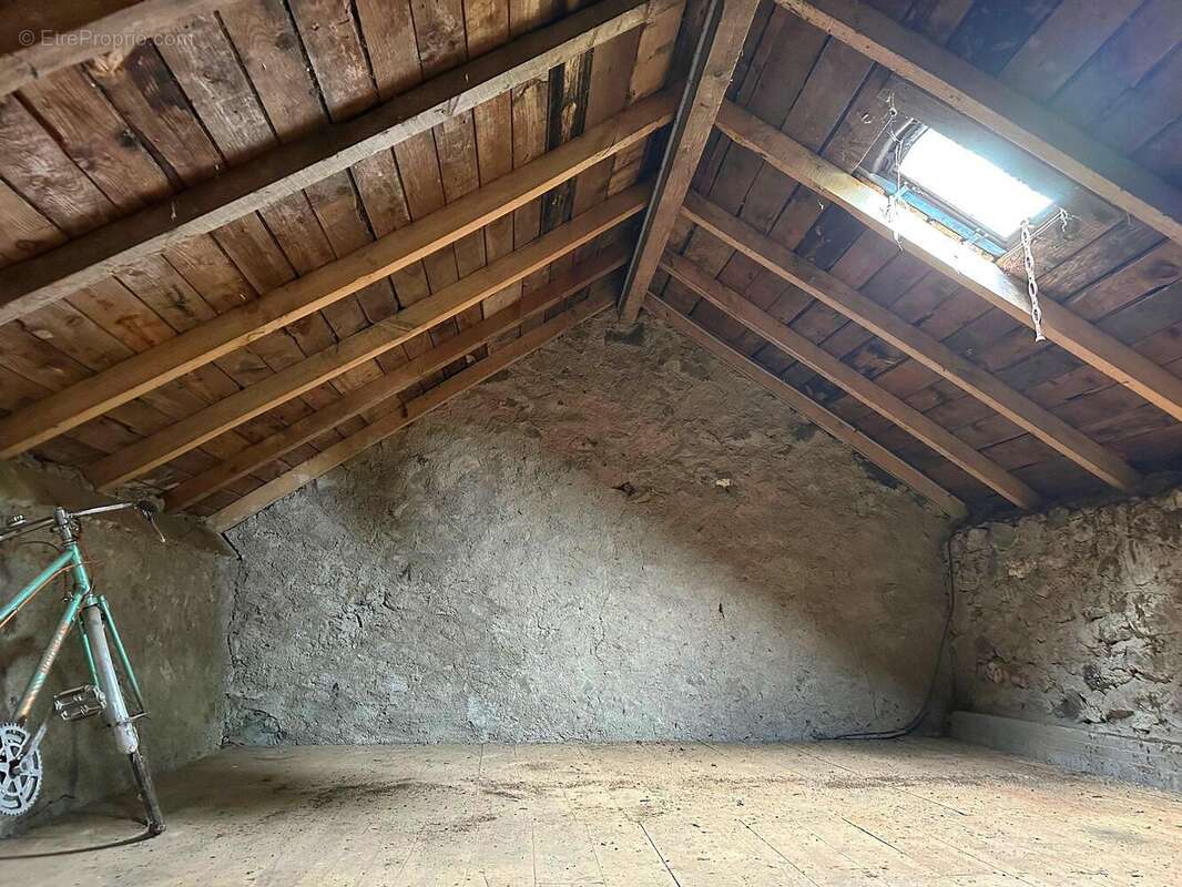 Terrain à SAINT-MARTIN-VALMEROUX