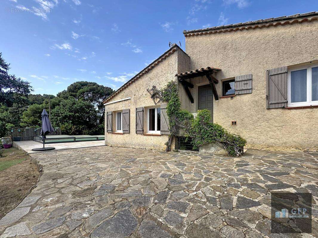 Maison à BORMES-LES-MIMOSAS