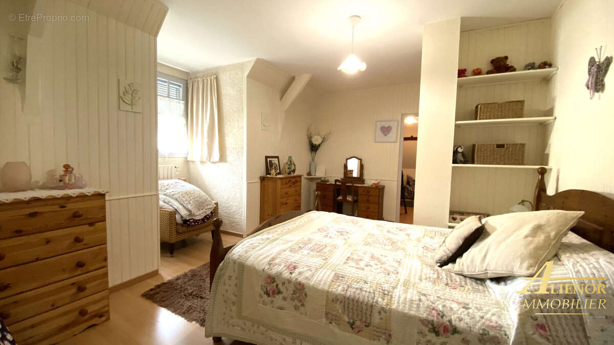 Maison à SAINT-PARDOUX-LA-RIVIERE