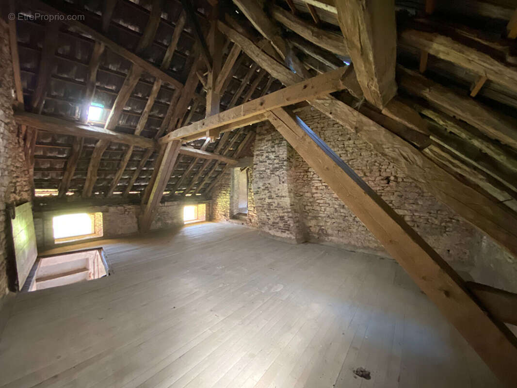 Maison à L'ABERGEMENT-DE-CUISERY