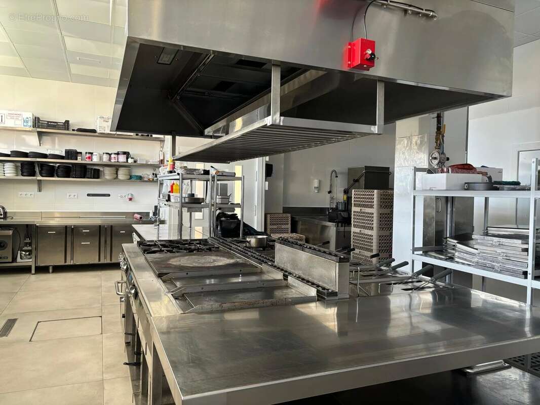 Commerce à LE MONASTERE