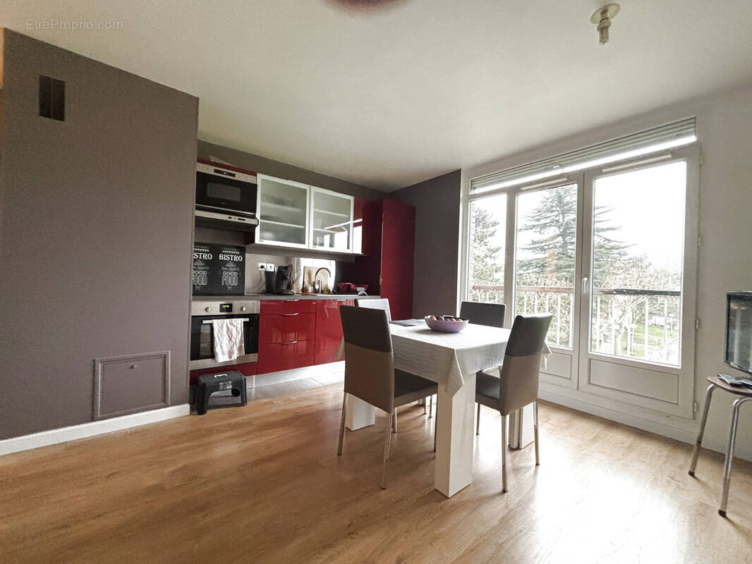 Appartement à SURVILLIERS