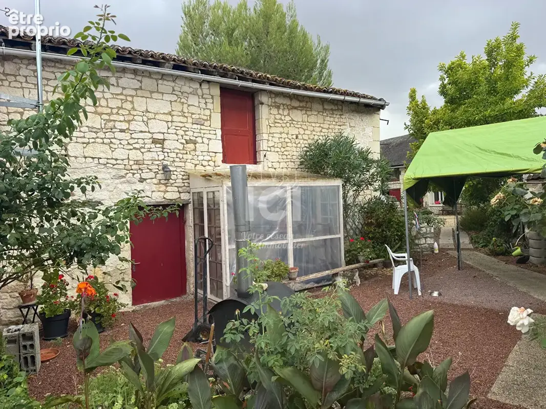 Entre Fontevraud et Loudun, maison en pierre avec dépendances - photo 3