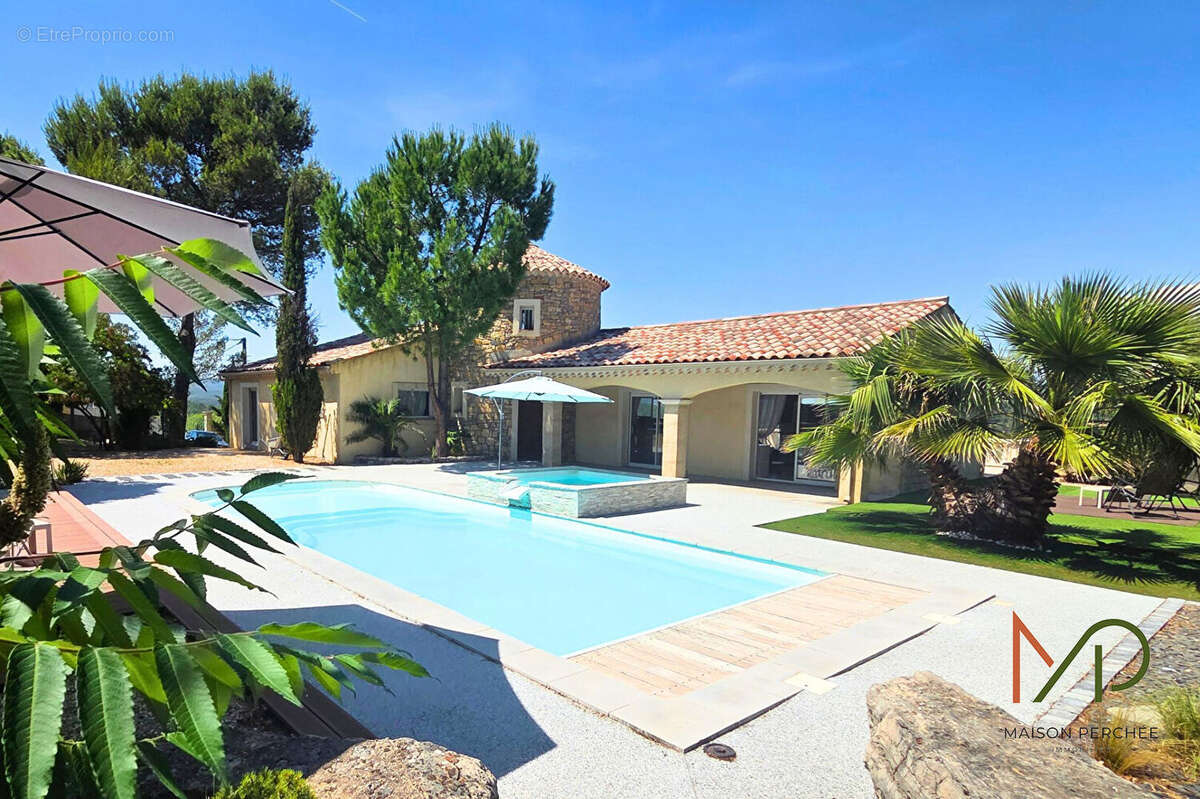 Villa Carces 7 pièce(s) 196 m2 - photo 3