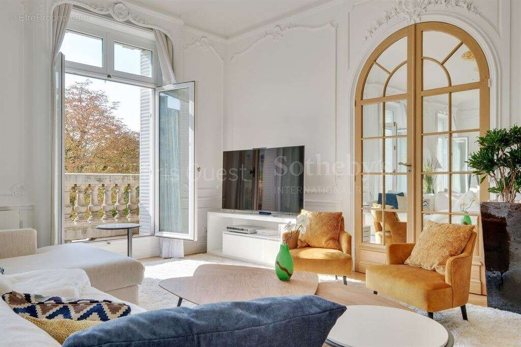 Appartement à PARIS-16E