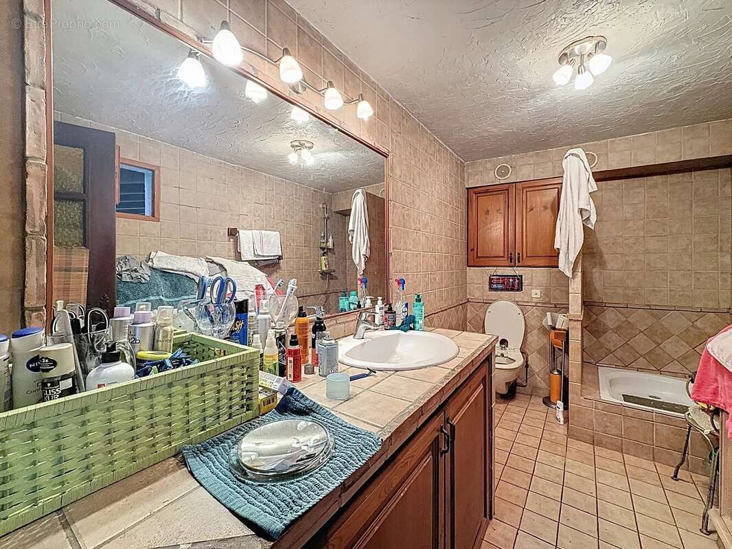 Appartement à SAINT-LAURENT-DU-VAR