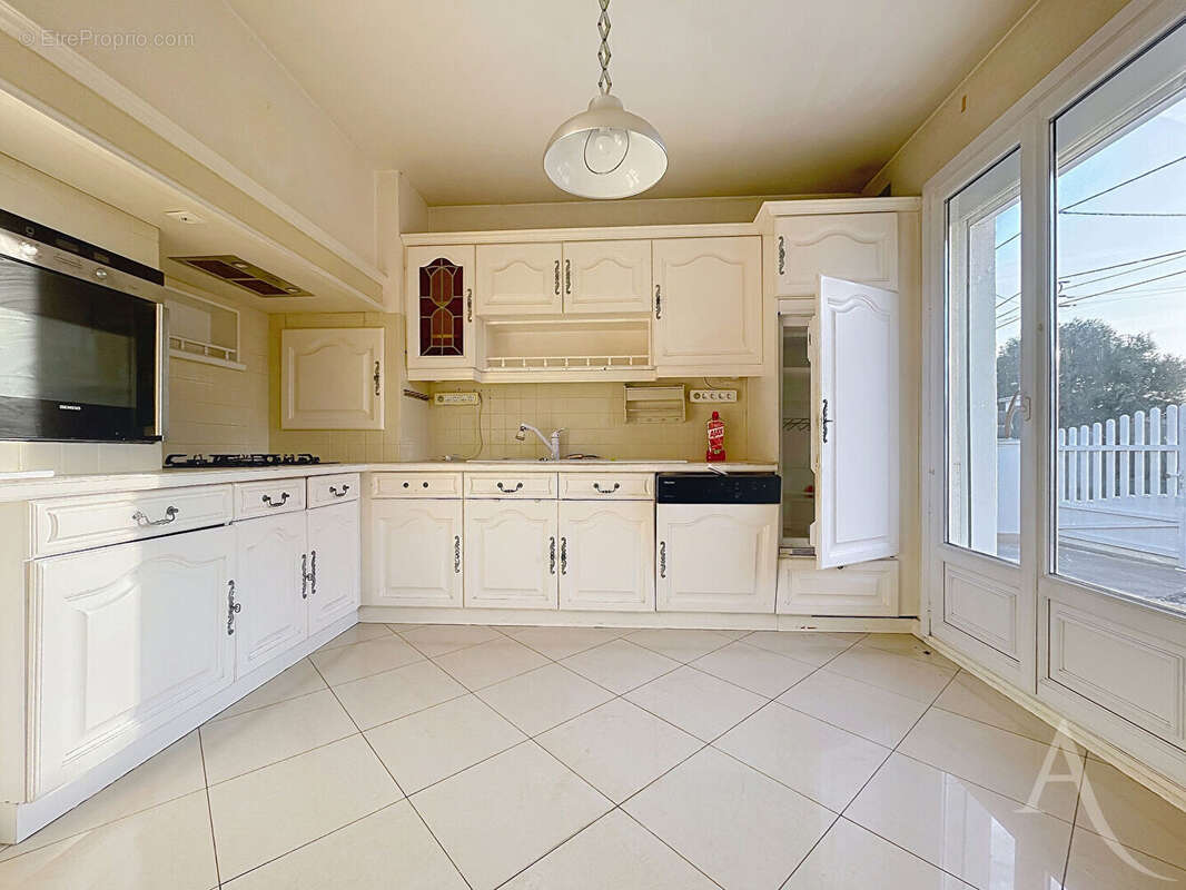 Maison à LES MUREAUX