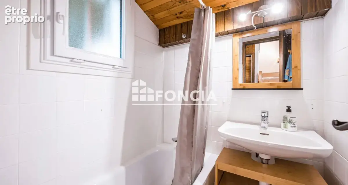 Exclusivité Foncia – Un cocon alpin au sommet, avec vue imprenable et accès direct aux pistes - photo 6