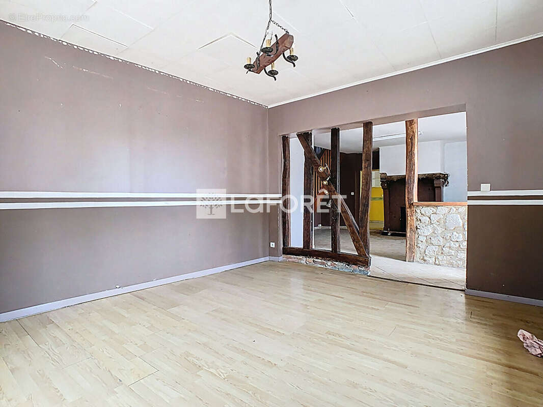 Maison à LA NEUVILLE-AU-PONT