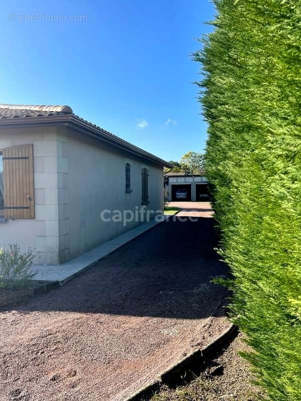 Maison à AMBARES-ET-LAGRAVE