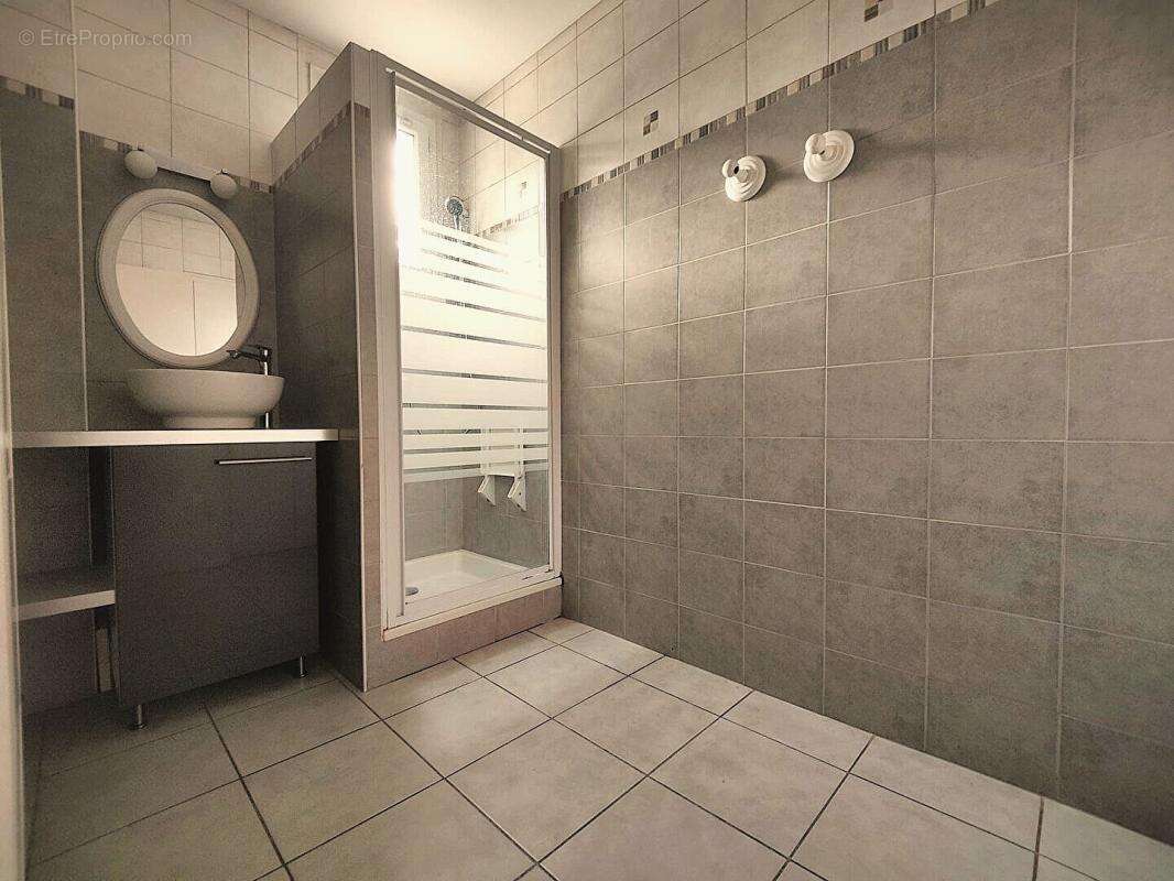 Appartement à SAINT-MARTIN-D'HERES