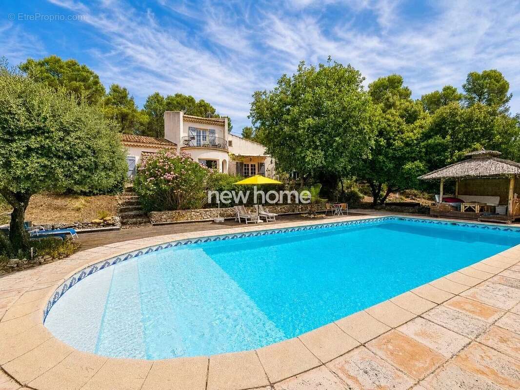 Élégante propriété de caractère avec très belle vue, piscine et gîte indépendant - photo 4