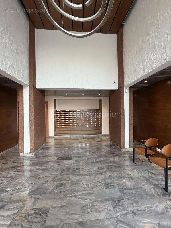 Roanne hyper centre Bel appartement de 80 m2 avec vue imprenable, grands balcons, parkings privé et cave - photo 5