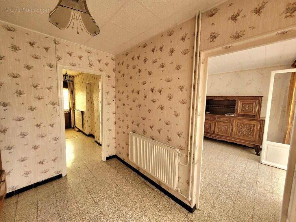 Maison à AVESNES-SUR-HELPE