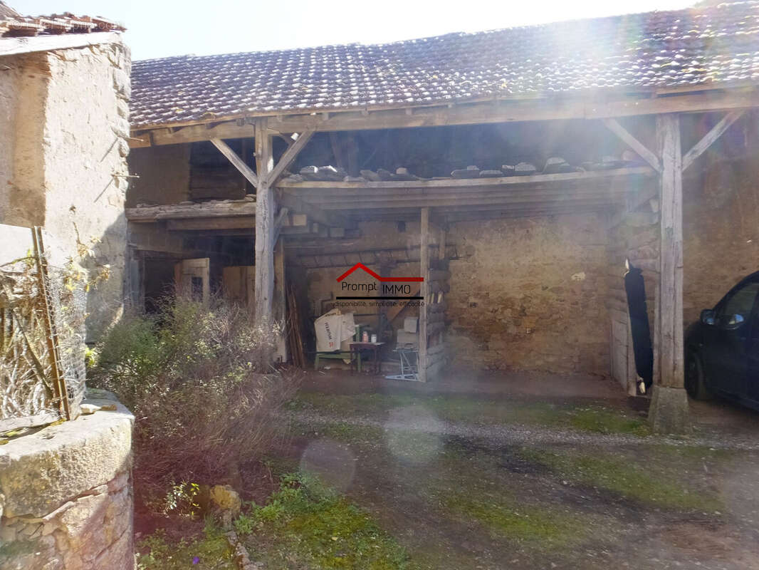 Maison à AINAY-LE-CHATEAU