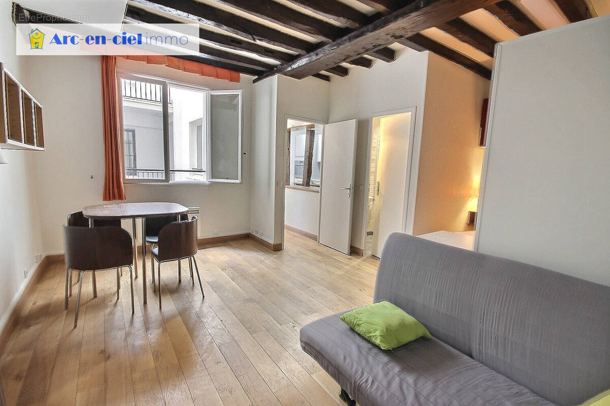 Appartement à PARIS-3E