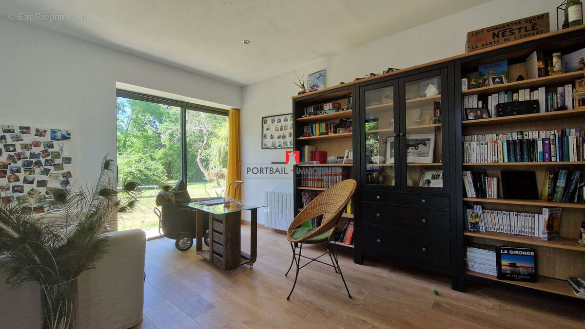Maison 207 m² à Saint-Andre-De-Cubzac  - photo 5