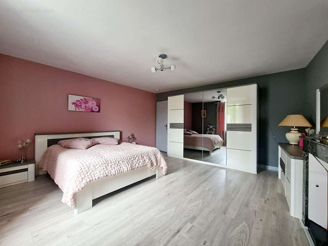 Maison à DONJEUX