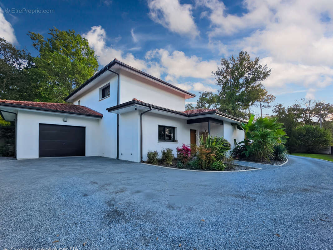 Villa contemporaine avec 5 chambres et piscine. - photo 11
