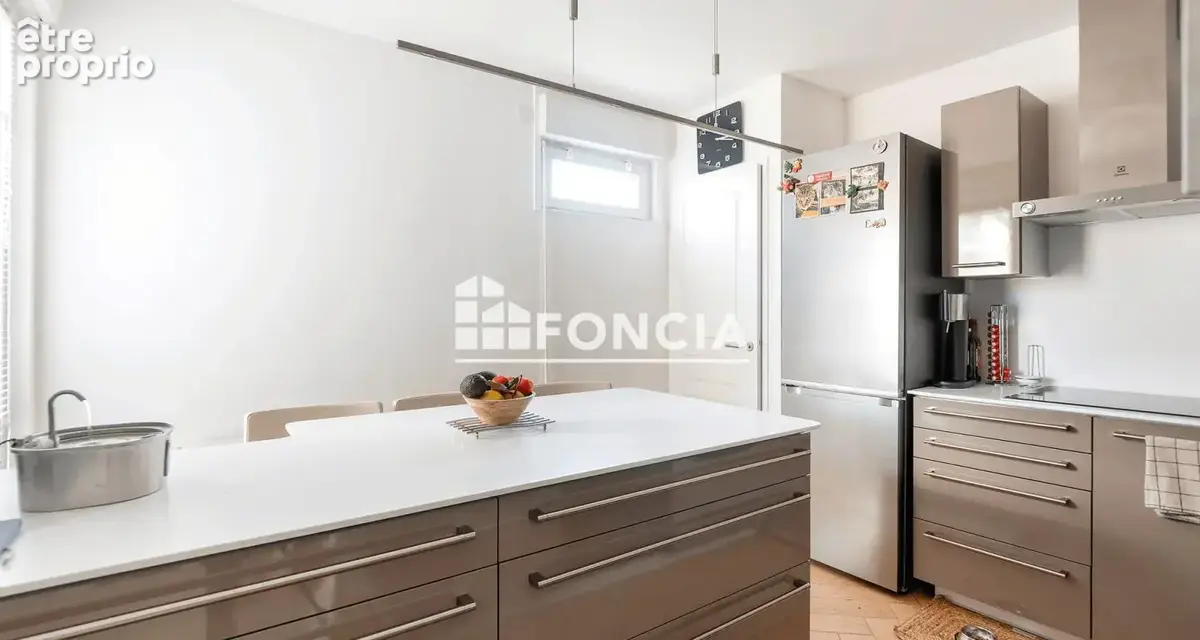 Duplex totalement meuble en dernier etage ouvrant sur une terrasse et deux balcons - photo 5
