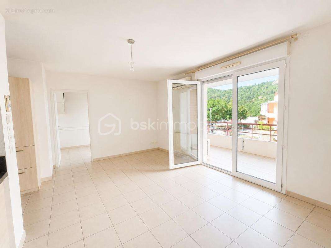  EXCLUSIVITÉ – Superbe T3 avec terrasse de 15 m² ET PLACE DE PARKING dans la résidence la plus prisée de Lamalou-les-Bains ! - photo 5