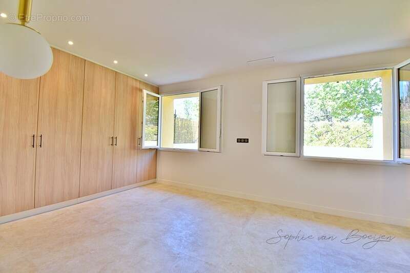 Appartement à vendre 5 pièces AIX EN PROVENCE (13) - 118 m², 3 chambres, un jardin privatif, dans parc de 5 000 m² - photo 14