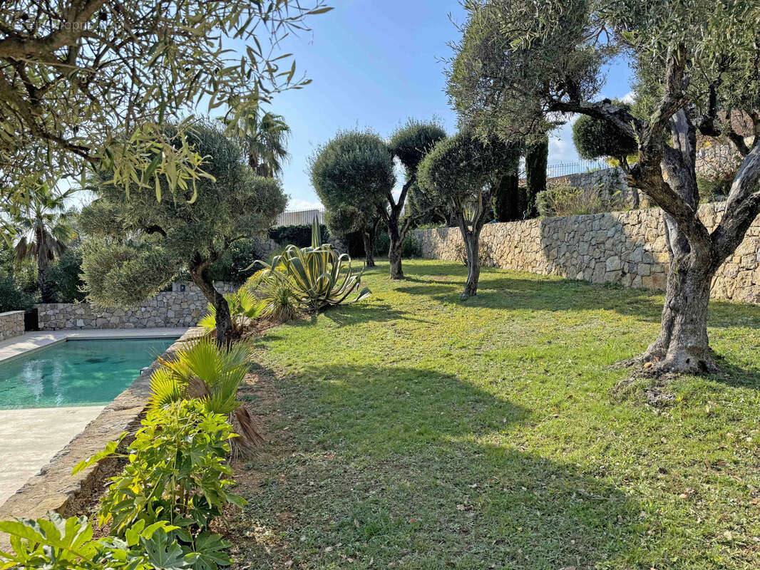 Maison à TOURRETTES-SUR-LOUP