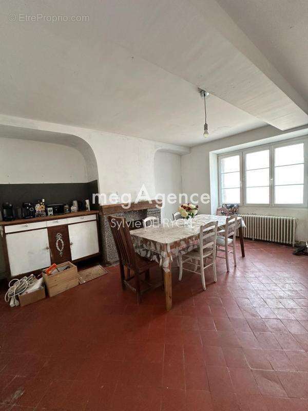 Maison à VILLENEUVE-L&#039;ARCHEVEQUE