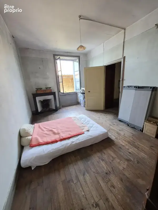 Maison en pierre de 250 m2 avec jardinet - VERNOUX EN VIVARAIS - photo 10