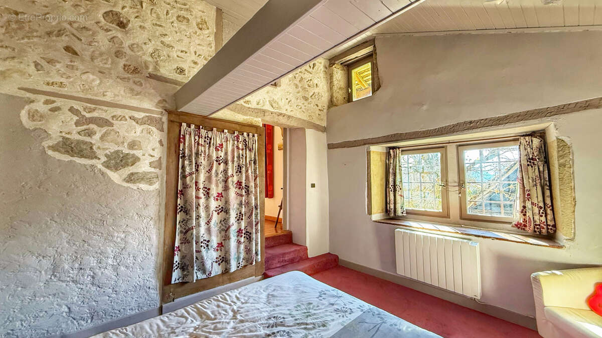Maison à SAINT-AUPRE